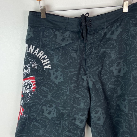 ✨3/$25✨ Sons Of Anarchy Board Shorts - M - Picture 2 of 6